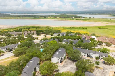Photo 5 - Canyon Lake Escape Pool Balcony Pet Friendly