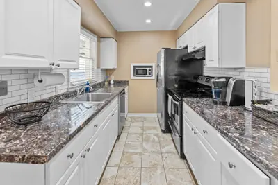 Photo 5 - Modern Memphis Retreat - Sleeps 7 - Fireplace