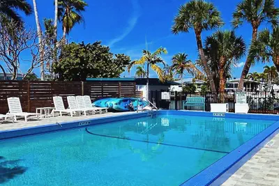 Photo 3 - Seaside Beach Resort