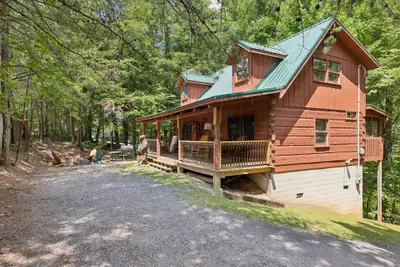 Photo 5 - Cabin Fever by Beyond Expectations w Hot Tub