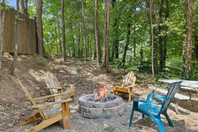 Photo 3 - Cabin Fever by Beyond Expectations w Hot Tub