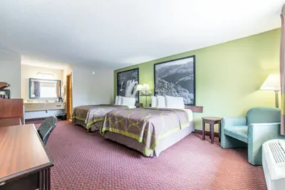 Photo 4 - Eureka Springs indoor pool hotel