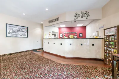 Photo 2 - Eureka Springs indoor pool hotel