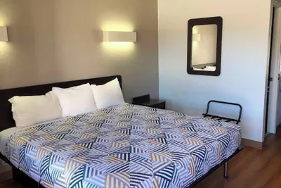 Photo 3 - Moonnight inn.