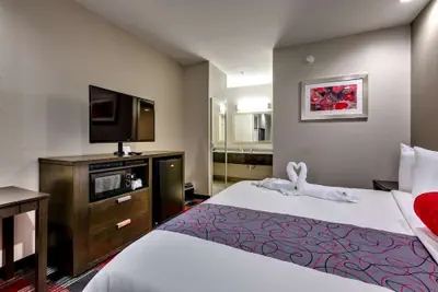 Photo 5 - Humble Inn & Suites