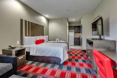 Photo 4 - Humble Inn & Suites