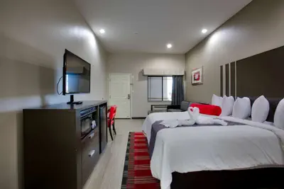 Photo 3 - Humble Inn & Suites