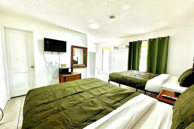 Photo 2 - skyland motel