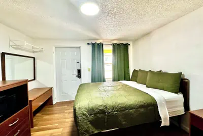 Photo 4 - skyland motel