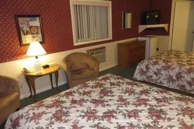 Photo 4 - Travelers Inn Motel - Eagle River Downtown