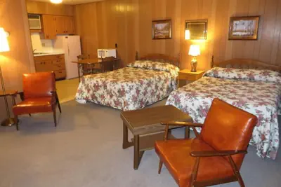 Photo 3 - Travelers Inn Motel - Eagle River Downtown