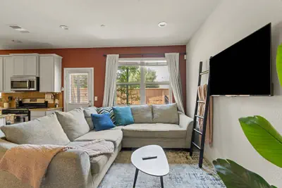 Photo 2 - 3BR 12 Mins to Kalahari BBQ Private Patio