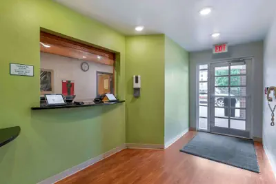 Photo 4 - Extended Stay America Select Suites - Lake Worth