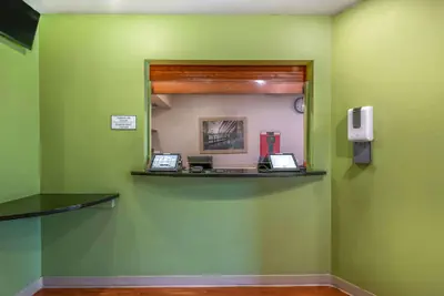 Photo 3 - Extended Stay America Select Suites - Lake Worth
