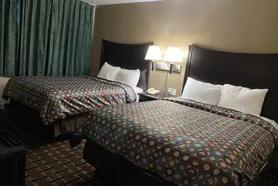 Photo 2 - Executive Inn