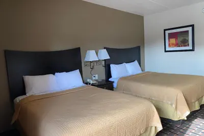 Photo 5 - Executive Inn