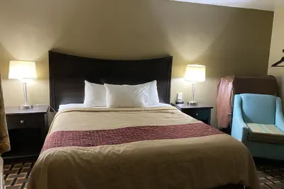 Photo 3 - Executive Inn