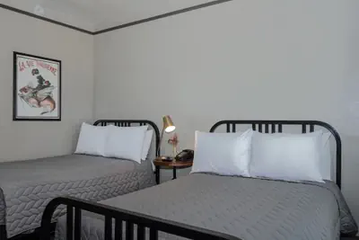 Photo 2 - Gardner Hotel & Hostel