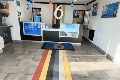 Photo 4 - Motel 6 San Diego Airport - Harbor