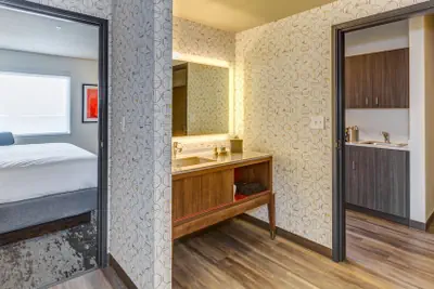 Photo 5 - Holiday Inn & Suites Bellingham by IHG