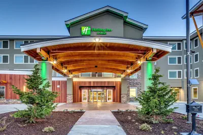 Photo 2 - Holiday Inn & Suites Bellingham by IHG