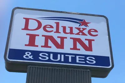 Photo 5 - Deluxe Inn & Suites