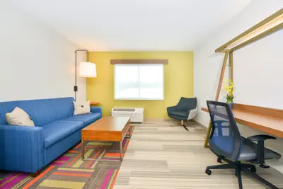 Photo 4 - Holiday Inn Express & Suites Salem by IHG