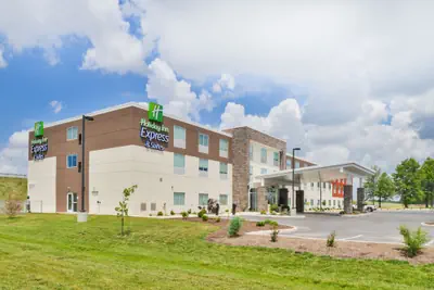 Photo 2 - Holiday Inn Express & Suites Salem by IHG