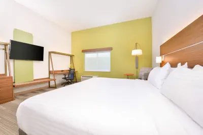 Photo 5 - Holiday Inn Express & Suites Salem by IHG
