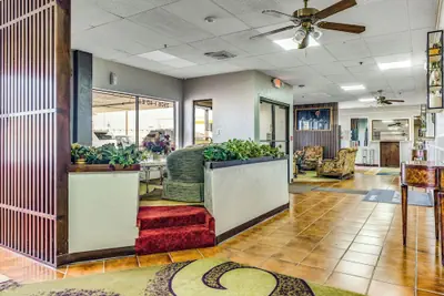 Photo 2 - Camelot INN