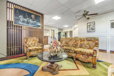 Photo 5 - Camelot INN