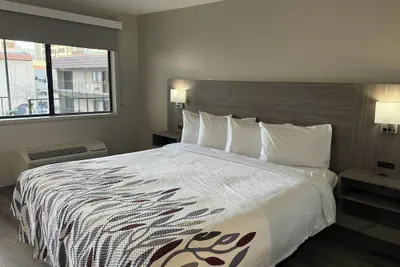 Photo 3 - Red Roof Inn Reno
