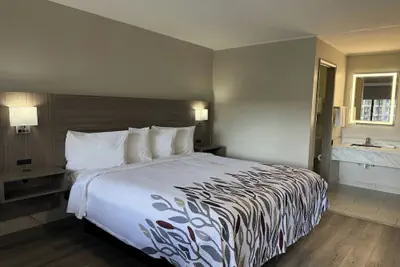 Photo 4 - Red Roof Inn Reno