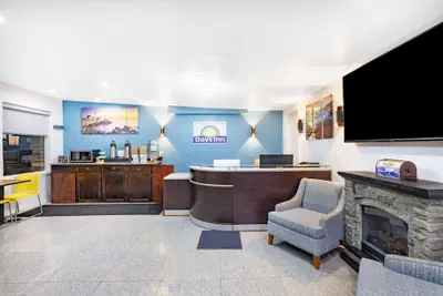 Photo 4 - Oceanside Inn & Suites, a Days Inn by Wyndham