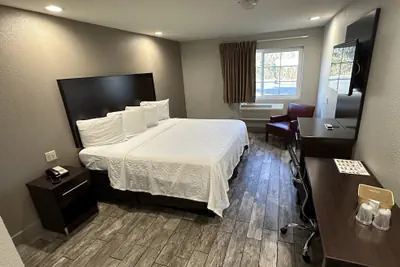 Photo 4 - Red Roof Inn Hayward