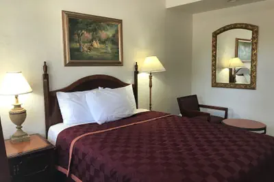Photo 3 - Economy Inn