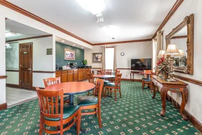 Photo 3 - Plantation Oaks Suites & Inn Millington
