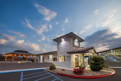 Photo 2 - Days Inn by Wyndham Arroyo Grande/Pismo Beach