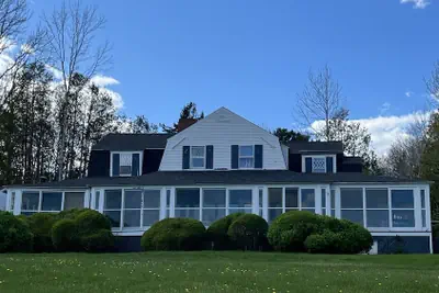 Photo 2 - High Tide Inn