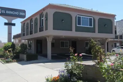 Photo 2 - El Rancho Inn Hawthorne