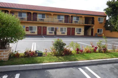 Photo 3 - Diamond Inn