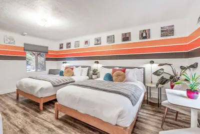 Photo 5 - b.side motel + rv