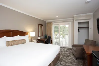 Photo 5 - Golden Gables Inn Dazzler Select by Wyndham