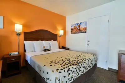 Photo 4 - Adventure Inn & Motel