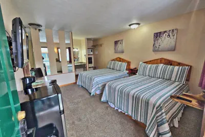 Photo 4 - Cedar Wood Inn
