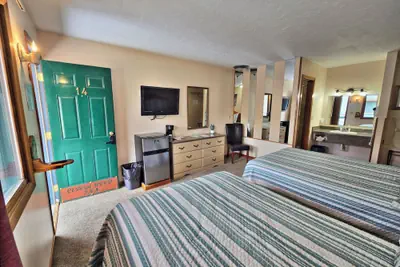 Photo 5 - Cedar Wood Inn
