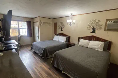 Photo 3 - Cedar Wood Inn