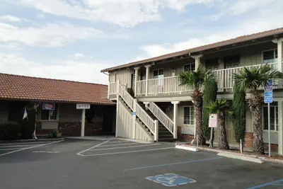 Photo 3 - Escondido Inn