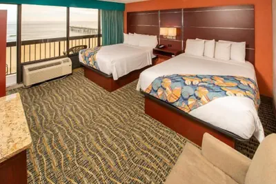 Photo 5 - Breakers Resort Inn