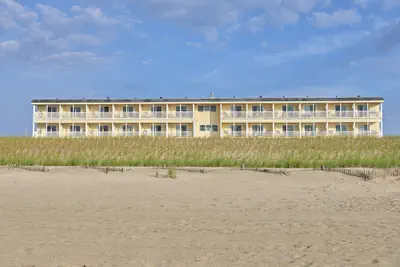 Photo 2 - Drifting Sands Oceanfront Hotel